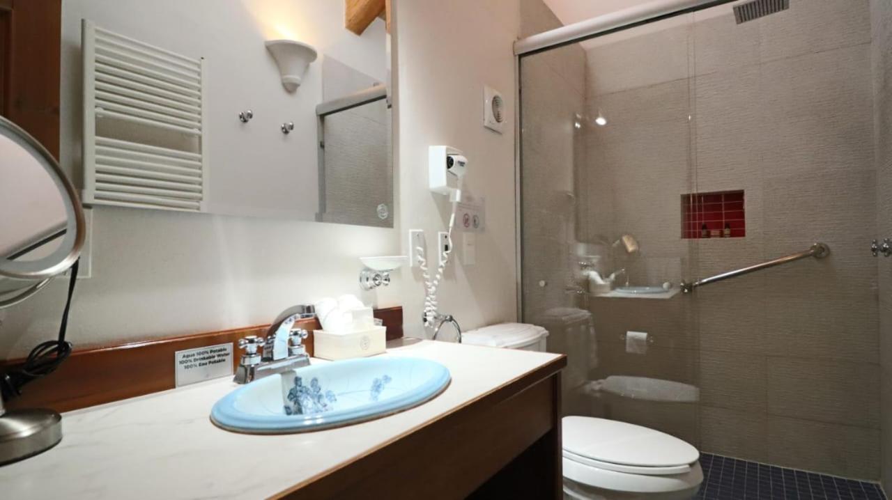 Hotel Casa De Familia De San Cristobal ซานกริสโตบัล เด ลาสกาซาส ภายนอก รูปภาพ